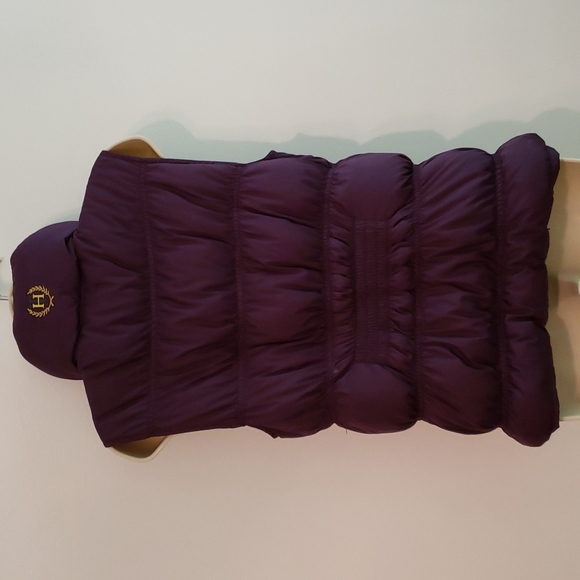 Tommy Hilfiger puffer vest in a size M.  It is a deep purple in color.   EUC - Picture 4 of 7